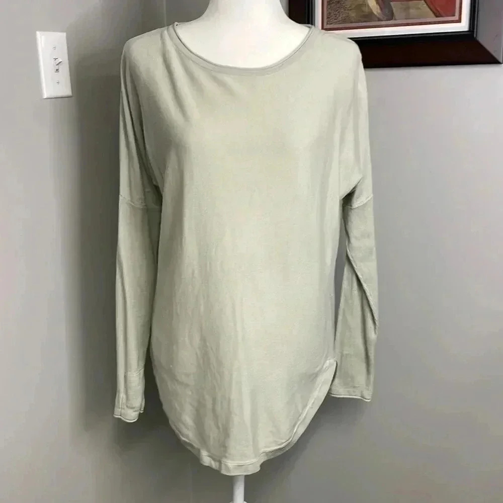 Lululemon Pale Green Crewneck Rounded Long Sleeve Sweater Size 6